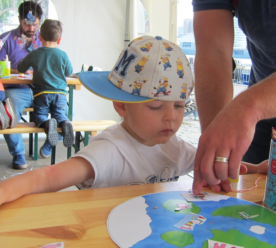 De creatieve kinderworkshop is gebaseerd op het thema van de Wereldhavendagen in Rotterdam. Elk jaar is het thema anders. De creatieve kinderworkshops zijn altijd innovatief en leuk voor kinderen. Het is knutselen met veel plezier voor jong en oud.